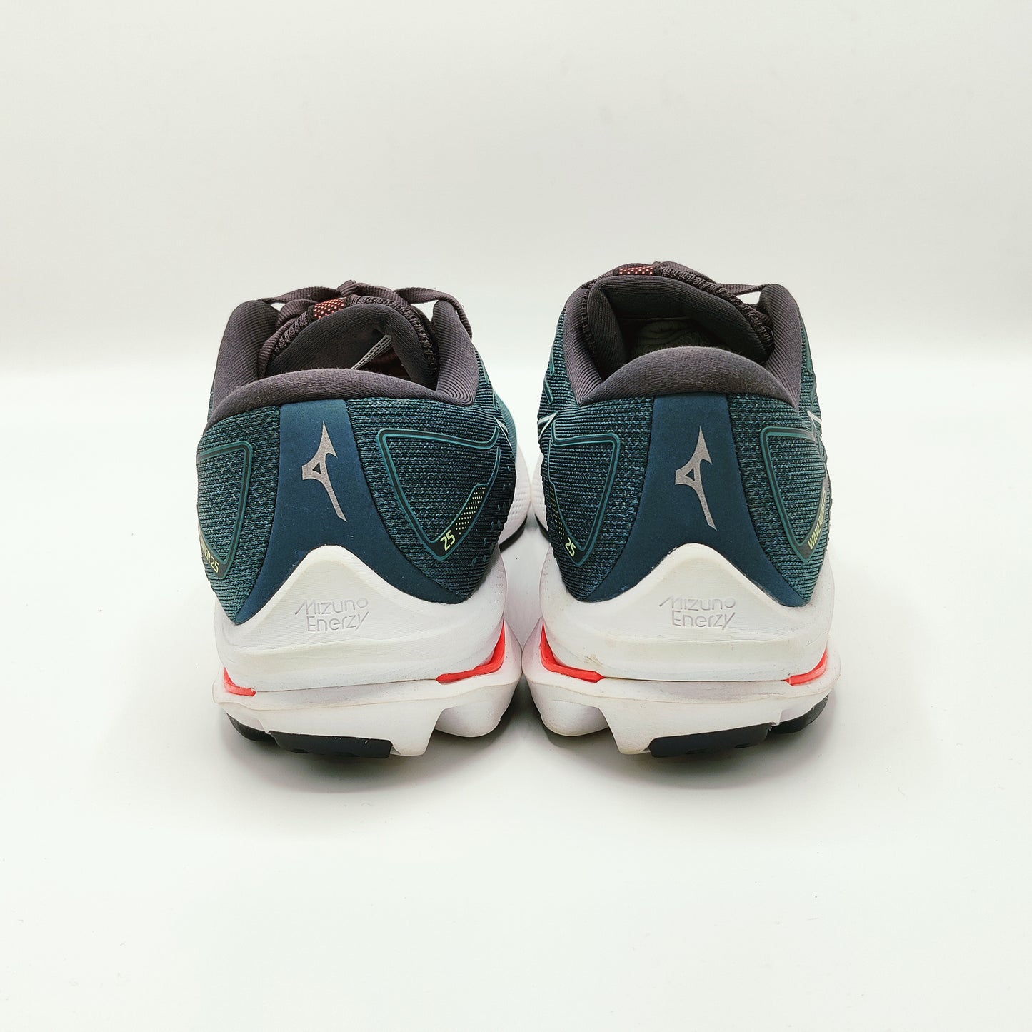 Mizuno Wave Rider 25