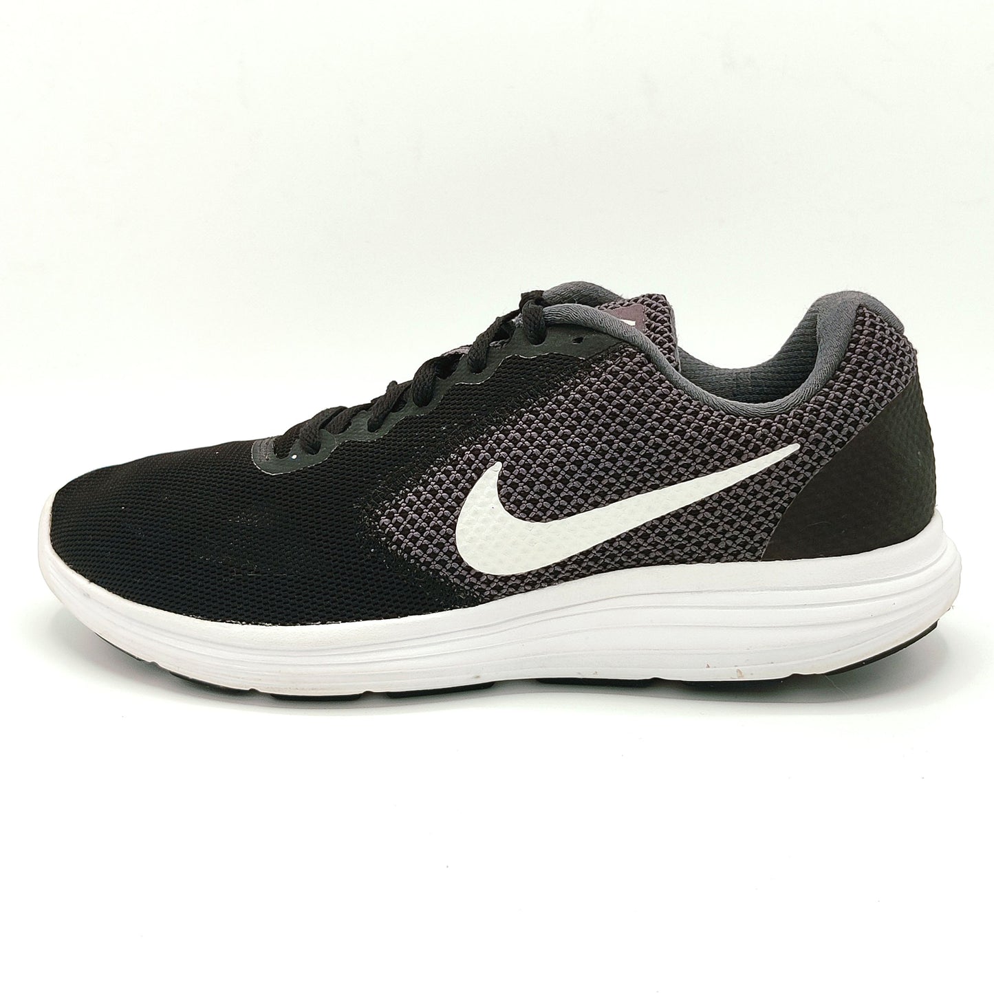 Nike Revolution 3