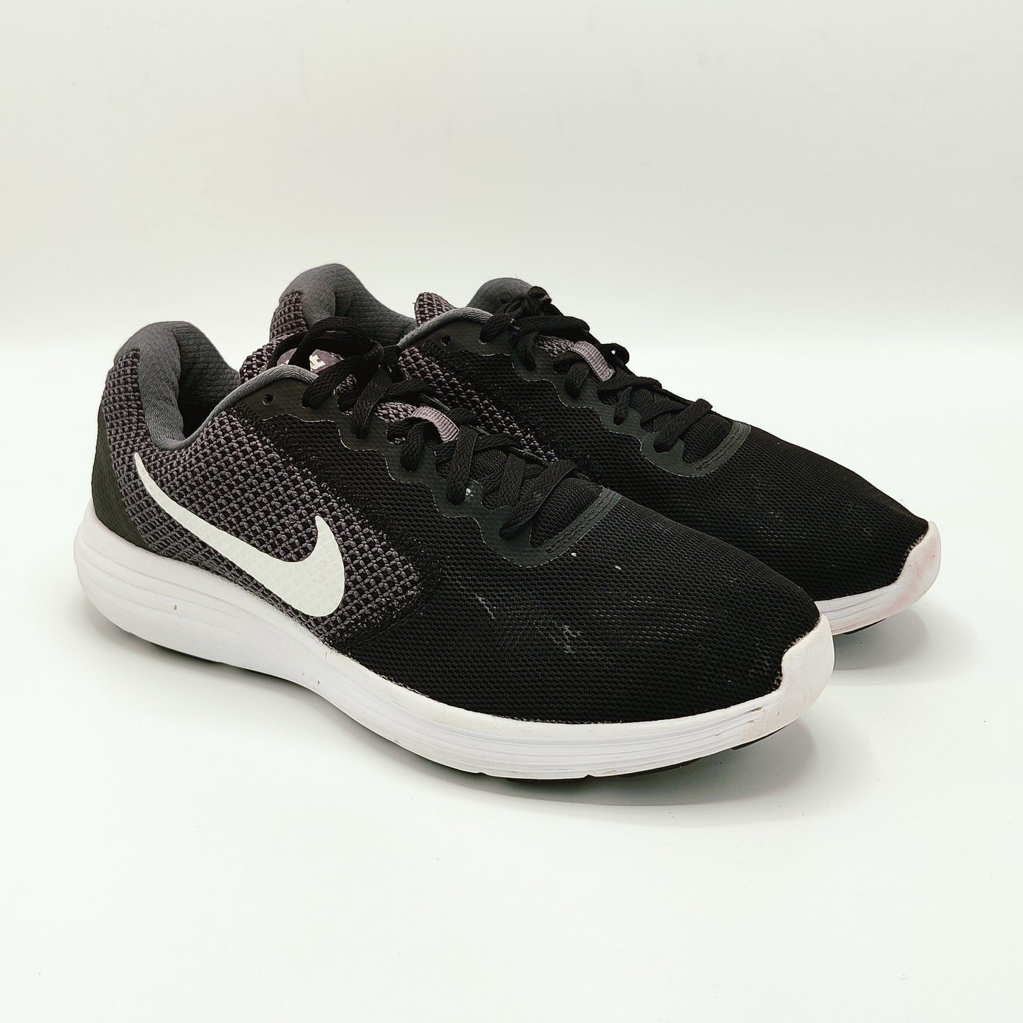 Nike Revolution 3
