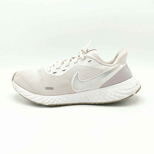 Nike Revolution 5