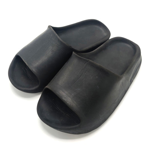 Black Yeezy Slide