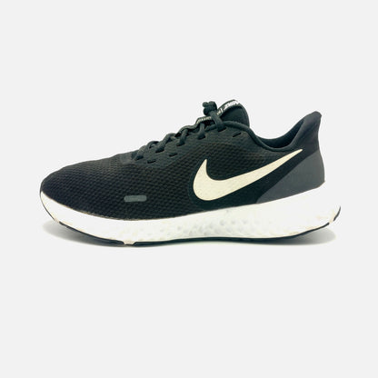 Nike Revolution 5