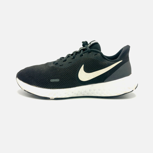 Nike Revolution 5